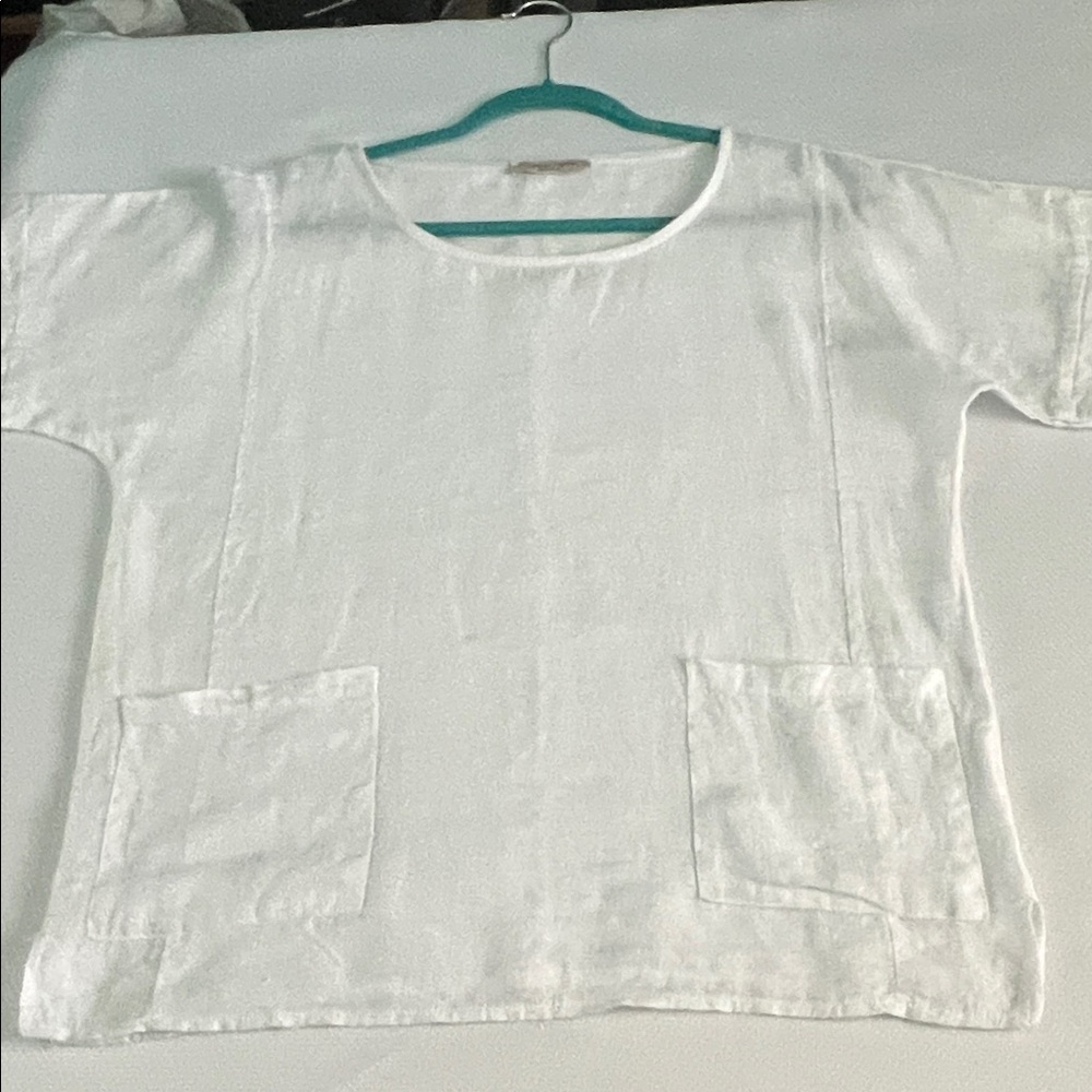 White linen blouse with Pockets